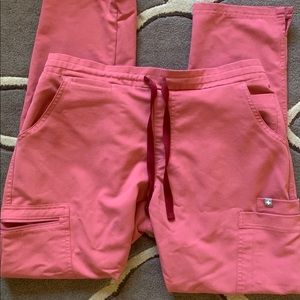 Quartz Pink Figs Scrub Bottom - NWOT